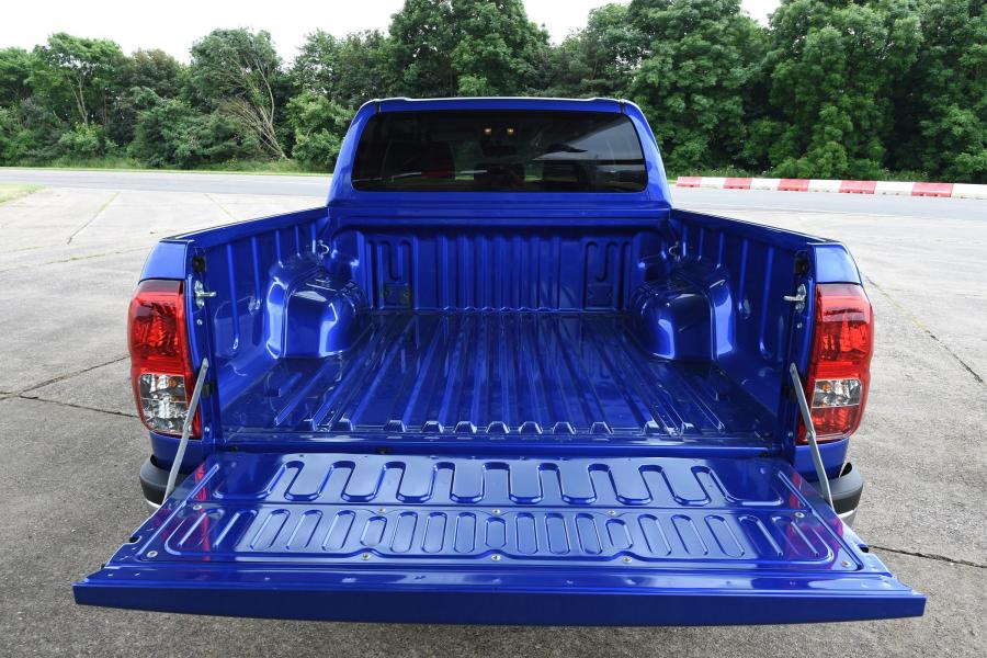 Багажник Toyota Hilux Invincible Double Cab 2016 года  (UK) (фото 27 из 30)